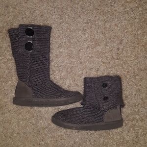 Gray sweater ugg boots